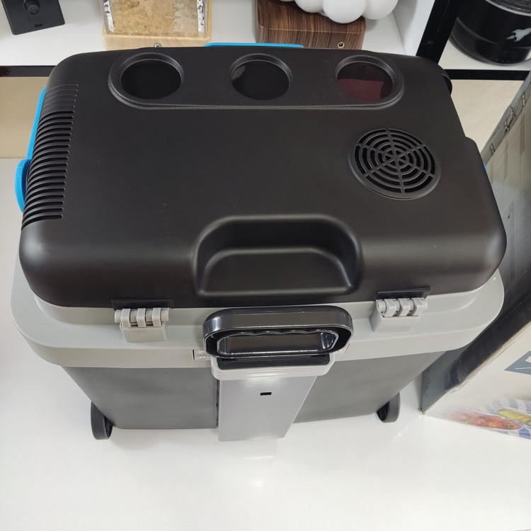 یخچال مسافرتی 33 لیتری سنکور مدل SCM4233BL