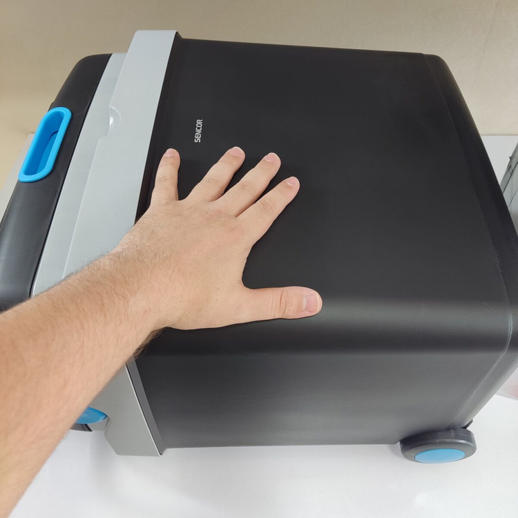 یخچال مسافرتی 33 لیتری سنکور مدل SCM4233BL