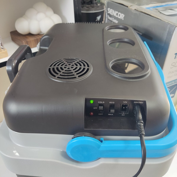 یخچال مسافرتی 33 لیتری سنکور مدل SCM4233BL
