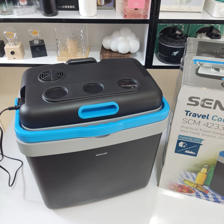 یخچال مسافرتی 33 لیتری سنکور مدل SCM4233BL