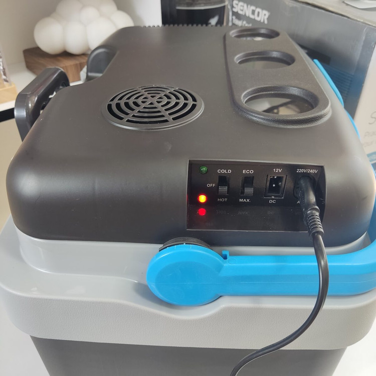 یخچال مسافرتی 33 لیتری سنکور مدل SCM4233BL